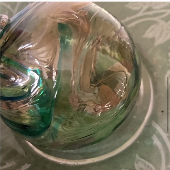 Hand Crafted Blown decorative glass ornament ball green with gold decor - Picture 5 of 10
